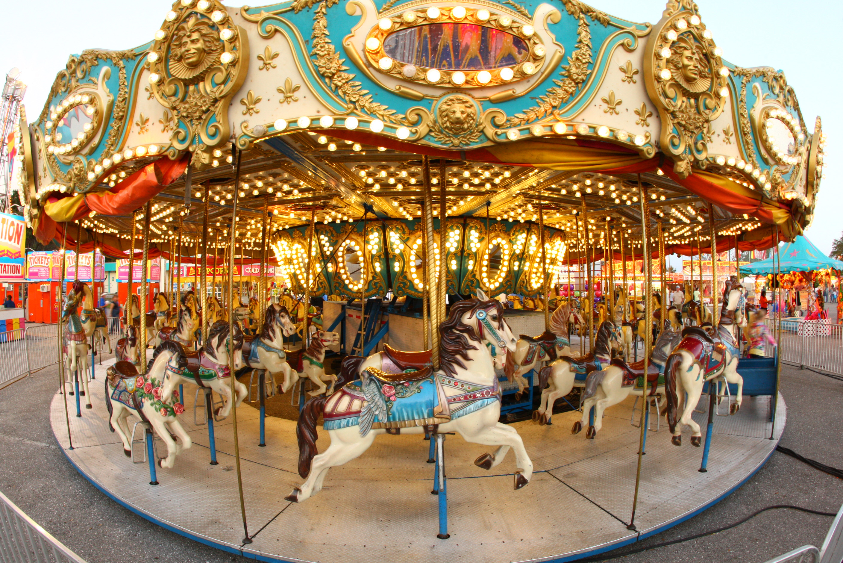 She ride like a carnival. Merry go Round Карусель. Карусель с лошадками. Карусель с конями. Карусель карнавал.